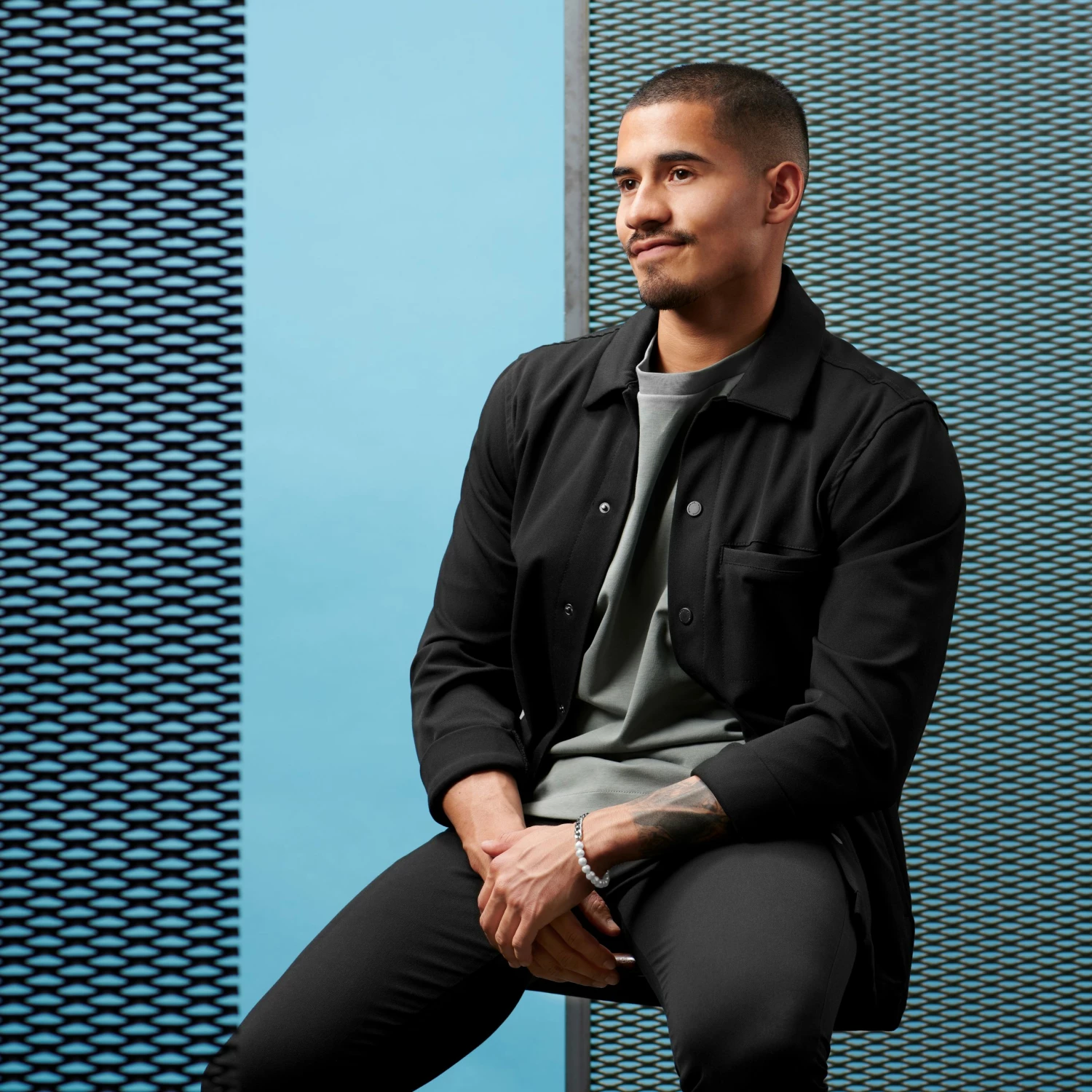 Lucleon Amager | Silver-Tone Stainless Steel Curb Chain & Pearl Bracelet 4 Lucleon Amager | Silver-Tone Stainless Steel Curb Chain & Pearl Bracelet - Image 4